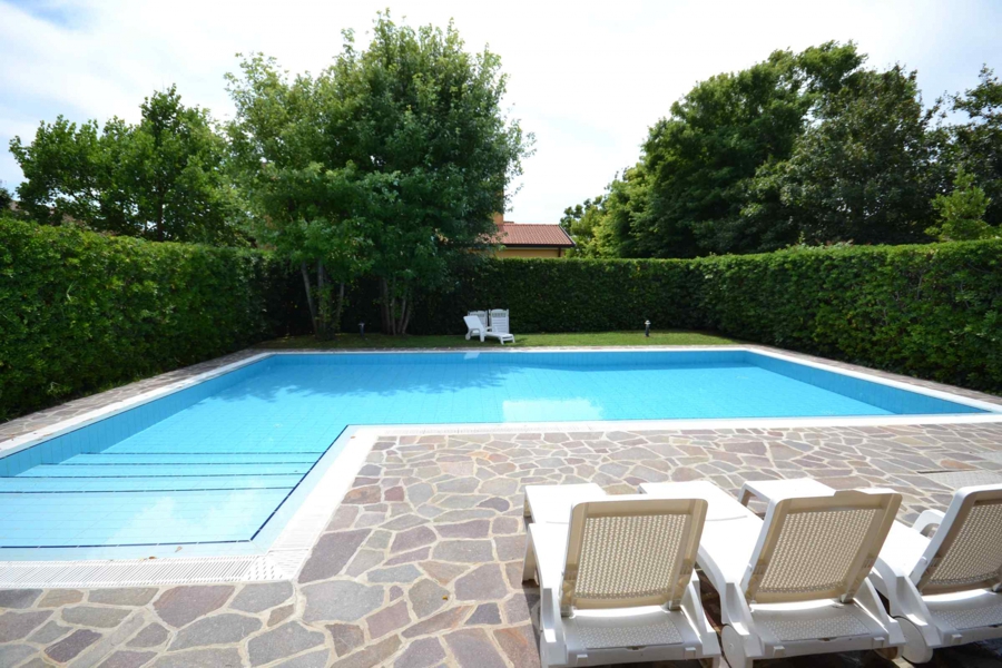 villa con piscina in affitto ad Albarella