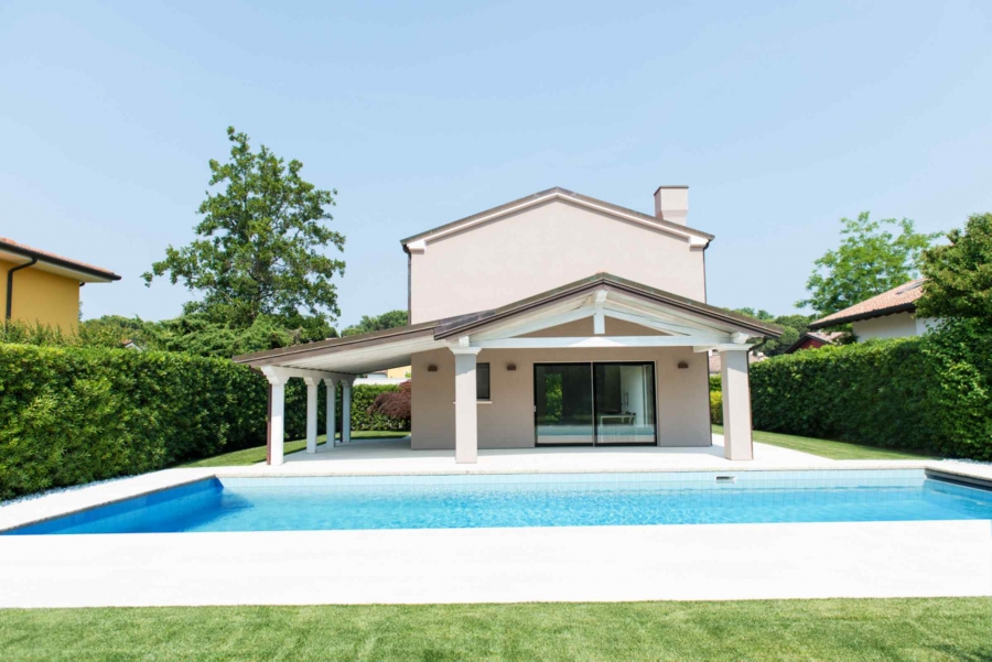 Albarella villa with pool