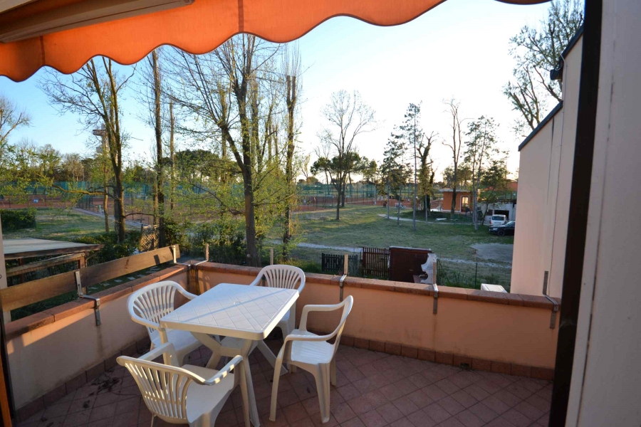 Albarella apartment sold by Immobiliare Sep - tennis area