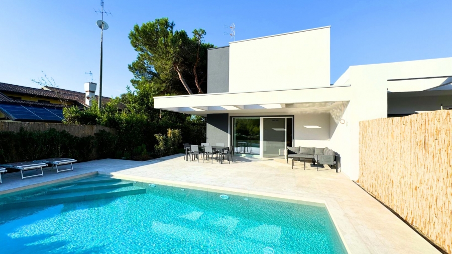 villa con piscina nuova in affitto isola di albarella lusso