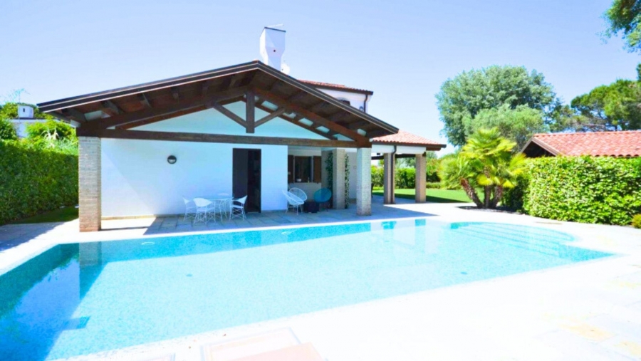 villa con piscina in affitto isola di albarella