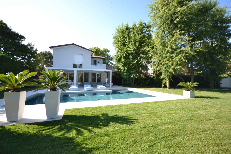 ISOLA DI ALBARELLA villa singola con piscina in vendita agenzia immobiliare sep