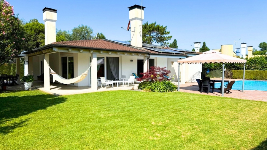 villa con piscina in affitto isola di albarella piano unico agenzia immobiliare sep